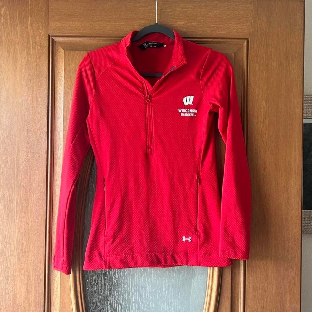 Under Armour XS red Wisconsin badgers EUC